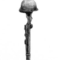 German infantry helmet on rifle (28mm)