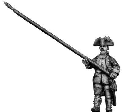Dutch Standard Bearer, marching, coat with cuffs and lapels (28mm)