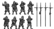 Armoured Halberdier in helmet (28mm)