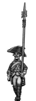 Russian Musketeer NCO, coat with lapels and collar, halberd, marching (28mm)