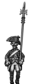 Russian Musketeer NCO, coat - no lapels, halberd, marching (28mm)