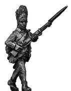 Hungarian Grenadier NCO, advancing, bearskin (28mm)