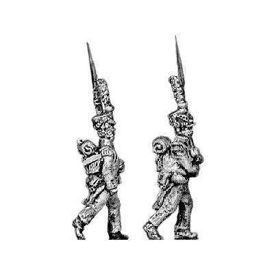 Grenadier, lozenge plate, shako cords and plume, march attack (18mm)
