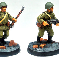 Soviet infantry LMG team in helmet (28mm)